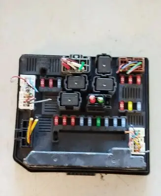 Nissan Qashqai Fuse module 284B7JD01A