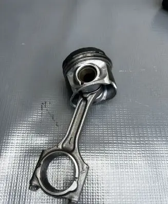 Volvo XC60 Piston with connecting rod