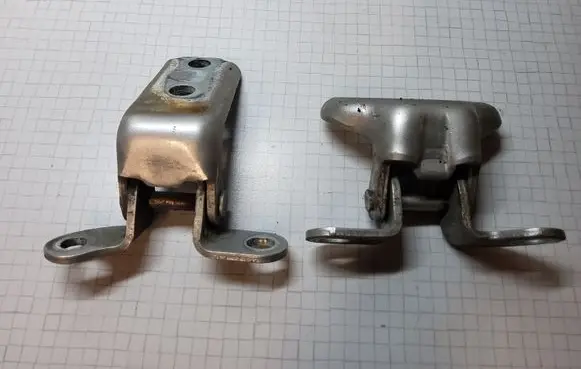 Toyota Avensis T250 Rear door hinge set 