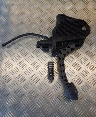 Volkswagen Golf VI Clutch pedal 1K0721798K