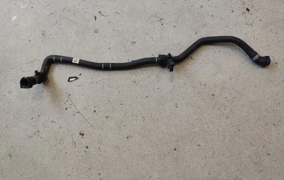 BMW 4 F36 Gran coupe Engine coolant pipe/hose 7635807