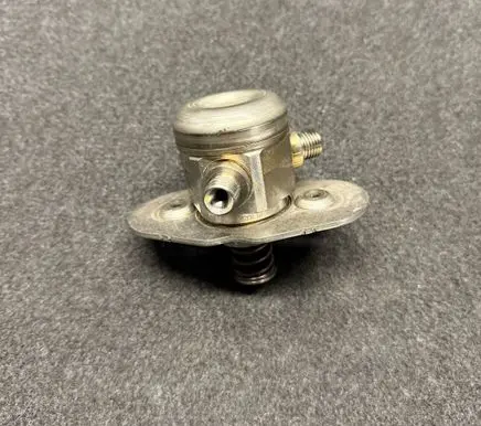 BMW 5 F10 F11 Fuel injection high pressure pump 8604232 7599865