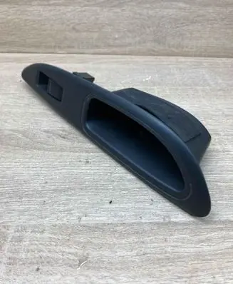 Nissan Primera Electric window control switch 82961AV760