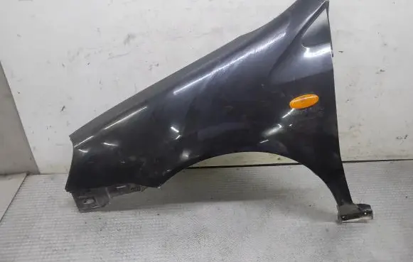 Nissan Almera Tino Fender