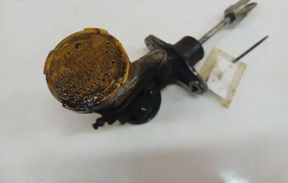 Subaru Legacy Brake fluid reservoir
