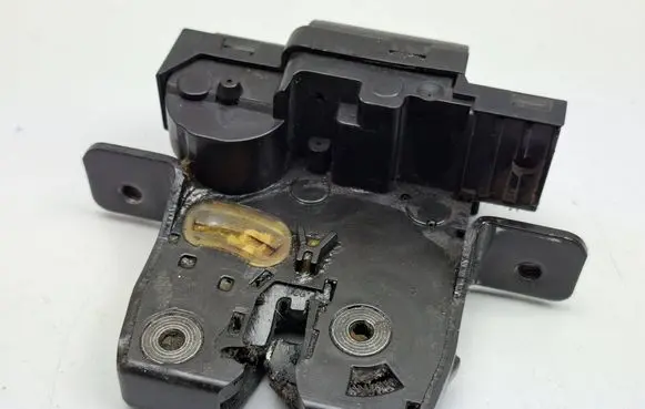 Tailgate/trunk/boot lock/catch/latch