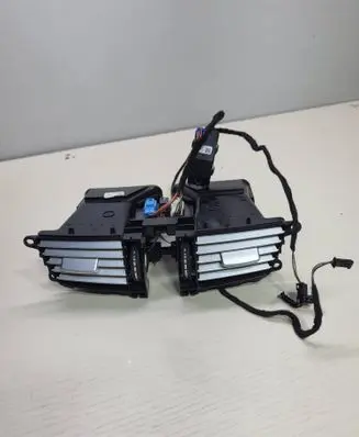 Mercedes-Benz E W212 Dash center air vent grill A2128302554 06825001