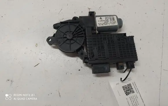 Citroen C4 I Picasso Front door window regulator motor 9682495580 400965E