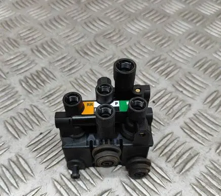 Land Rover Range Rover Sport L494 Air suspension control unit module (rear) CPLA5B710BC