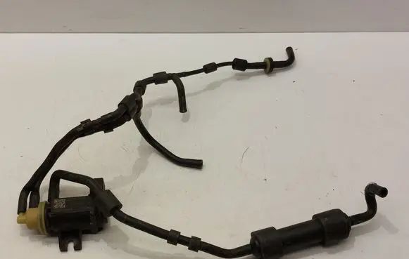 Volkswagen PASSAT B8 Vacuum line/pipe/hose 03G129808C 04L131051F