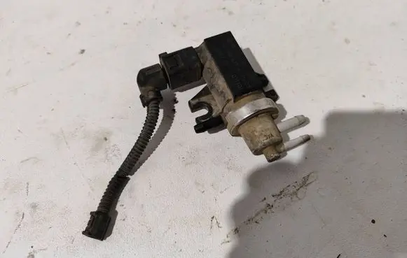 Volkswagen Sharan Turbo solenoid valve 1J0906627A 72290325 03T101