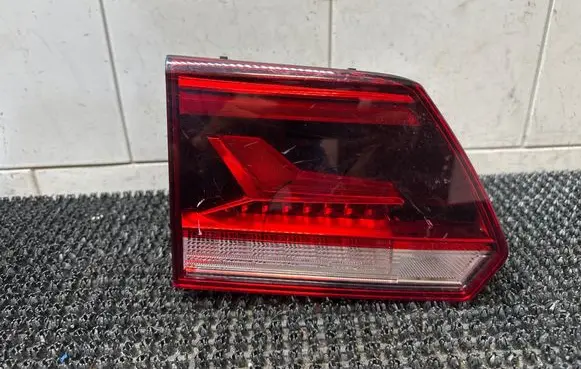 Volkswagen Atlas Tailgate rear/tail lights 3CN945093E