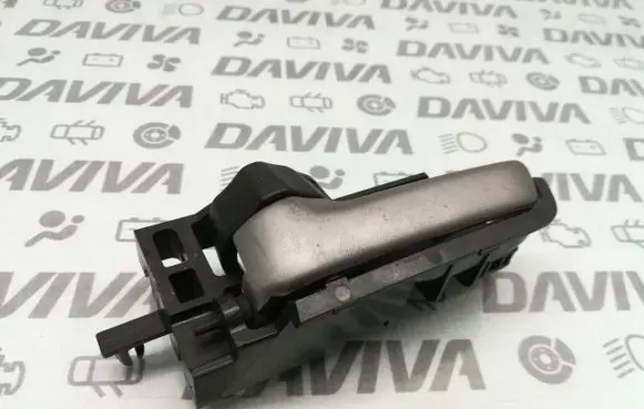 Suzuki SX4 Front door interior handle