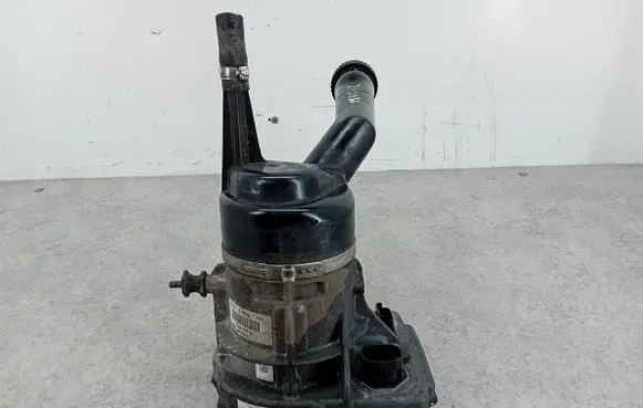 Peugeot 308 Power steering pump 9684979180