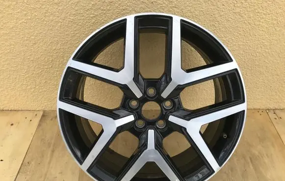Seat Arona R18 alloy rim 6F9601025B