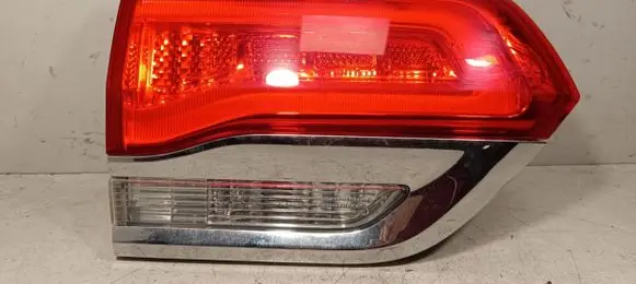 Jeep Grand Cherokee Tailgate rear/tail lights P68110047AC