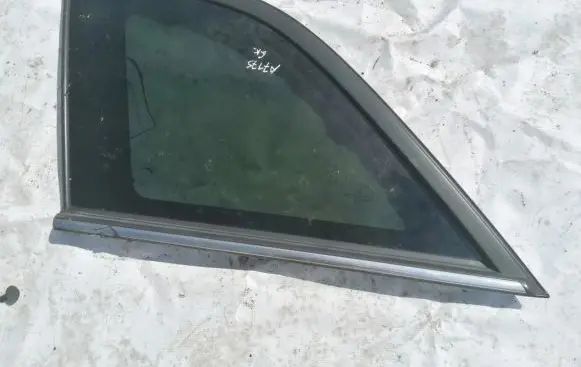 Chrysler Pacifica Rear side window