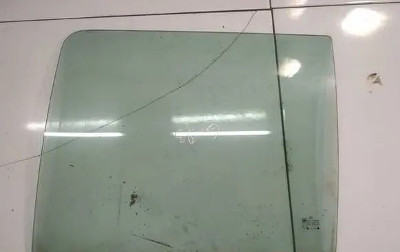 Volkswagen Golf III Rear door window glass AS2