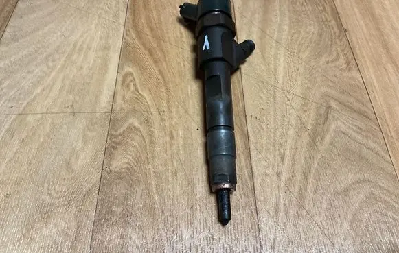 Volvo S40, V40 Fuel injector 7700111014 0445110