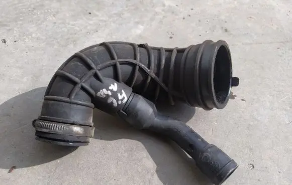 Ford Fiesta Air intake duct part 9689047480