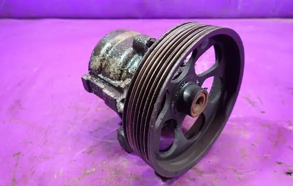 Nissan Primera Power steering pump