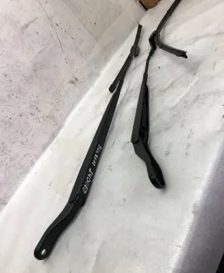 Peugeot 2008 II Windshield/front glass wiper blade 9822931680