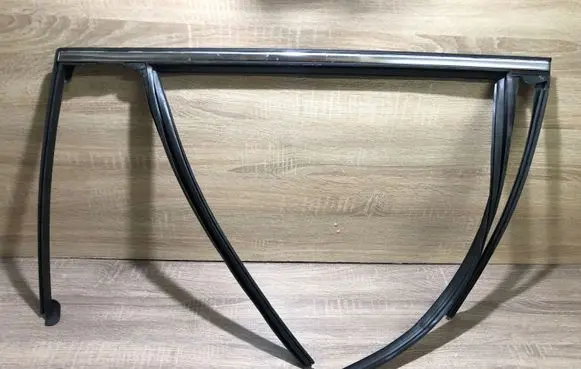 Volvo XC90 Rubber seal rear door window/glass 31841450
