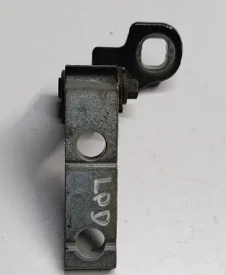 Volvo V40 Front door lower hinge 31352690 Y555