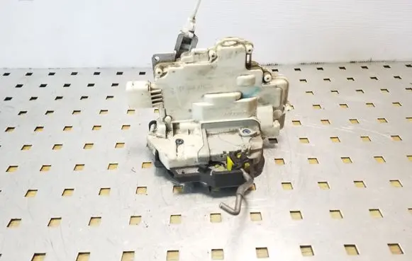 Audi A4 S4 B7 8E 8H Rear door lock 8E0839015AA