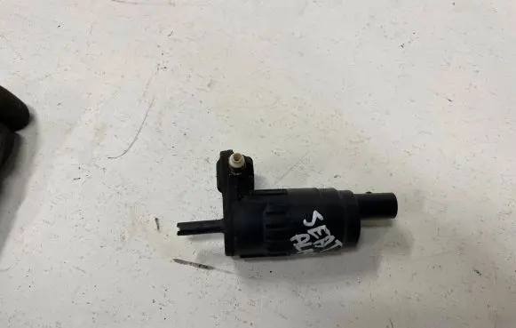Seat Alhambra (Mk2) Windscreen/windshield washer pump 1K6955651