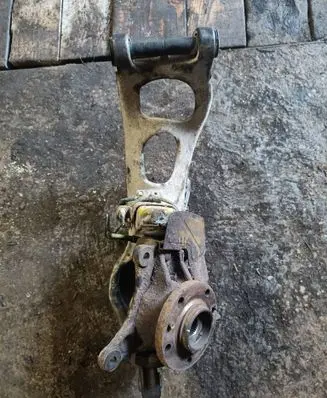 Front wheel hub