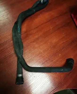 Coolant pipe/hose