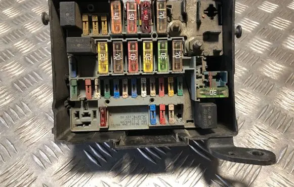 Peugeot 607 Fuse box set 9647631080
