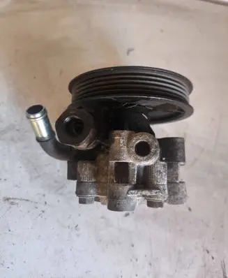 Toyota Corolla Verso E121 Power steering pump
