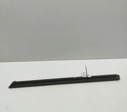 BMW X6 G06 Door glass trim 7437777