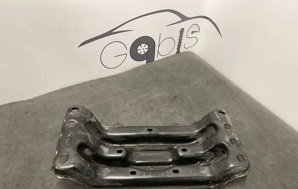 Mercedes-Benz GLC X253 C253 Engine mounting bracket A2132420401 Z010021818