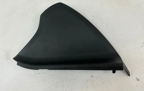 Mercedes-Benz A W176 Dashboard side end trim A1766800189 T0517276 1123365X