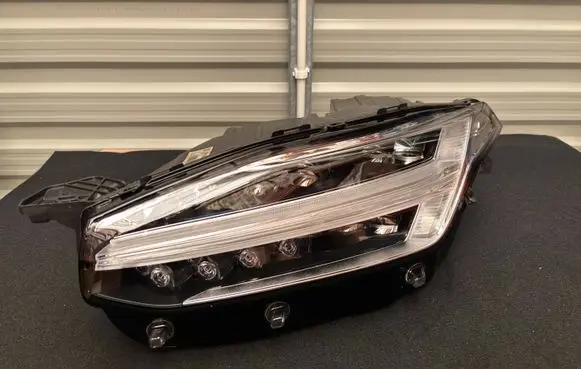 Volvo XC90 Headlight/headlamp 31656994
