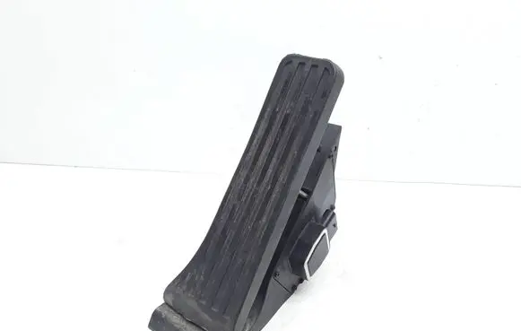 Mercedes-Benz E W212 Accelerator throttle pedal A2043000004