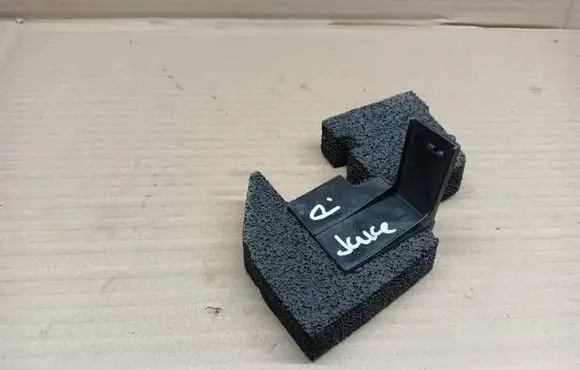 Nissan Juke I F15 Fender foam support/seal 638201KA0A