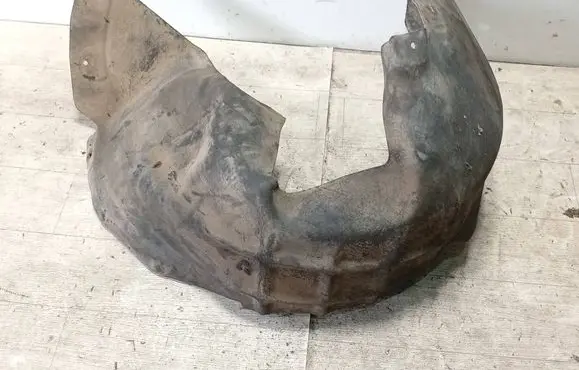 Rear arch fender liner splash guards