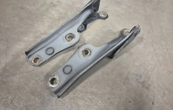 Mitsubishi Pajero Sport I Engine bonnet/hood hinges 