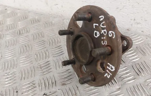 Toyota Auris 150 Rear wheel hub 4245012110