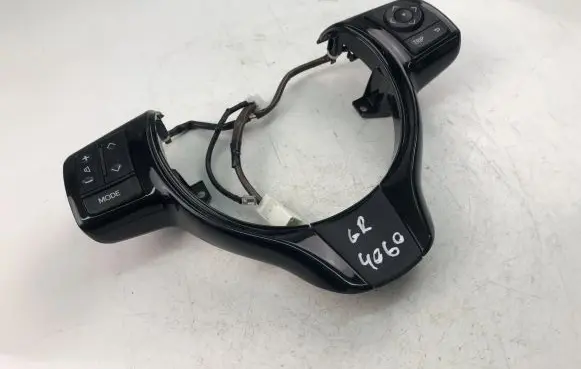 Steering wheel buttons/switches