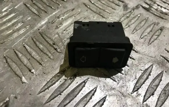 BMW 5 E39 Electric window control switch 8368974