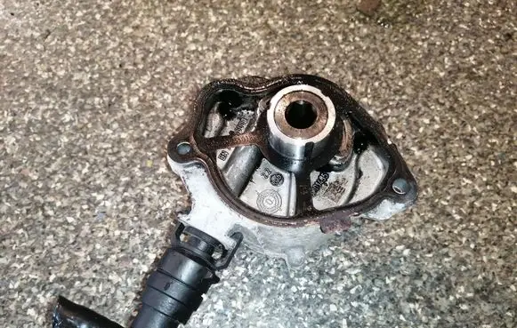 Mercedes-Benz E W212 Vacuum pump A6512300165