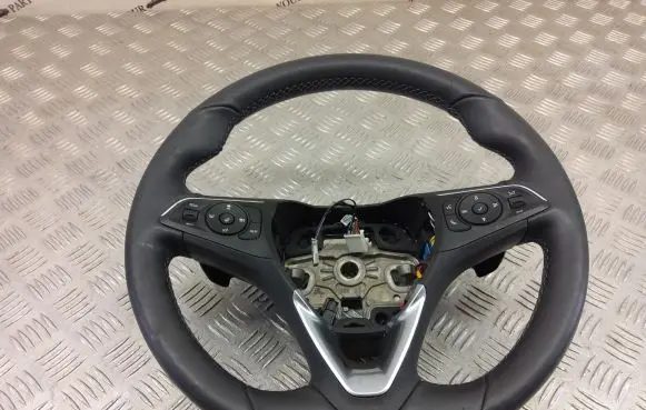 Opel Mokka X Steering wheel