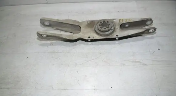 Mercedes-Benz A W176 Rear control arm 8461