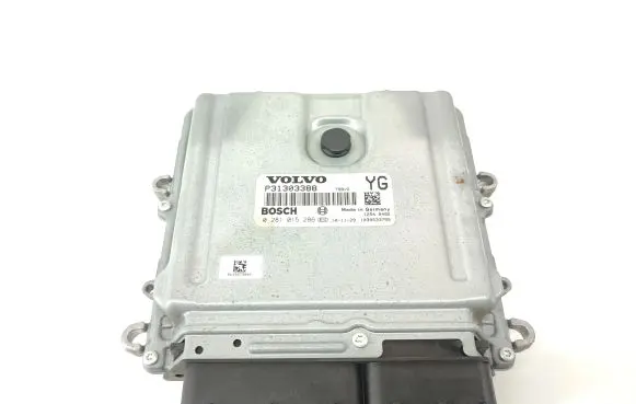 Volvo V70 Engine control unit/module 31303388 0281015286