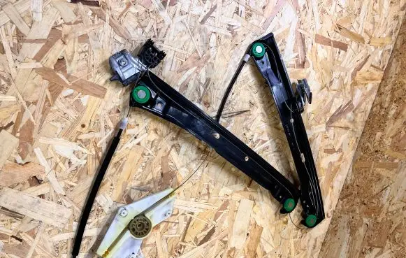 Mercedes-Benz C W204 Front door electric window regulator 